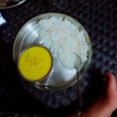 A picture of Kadhi chawal.
