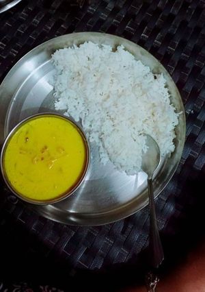 A picture of Kadhi chawal.