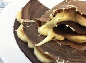 Una foto de 초콜렛 크레페 / Crepas de chocolate