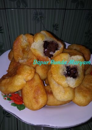 Foto resep Jemblem Singkong Parut isi Gula Merah dan Coklat