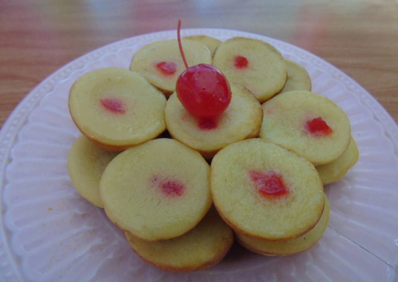 Kue Lumpur Labu Kuning Mini Topping Cherry