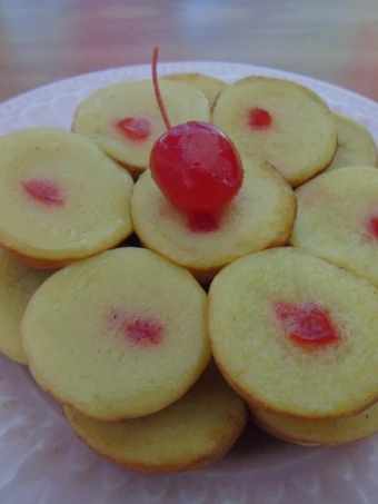 Cara Mudah Membikin Resep Kue Lumpur Labu Kuning Mini Topping Cherry yang Menggugah Selera Anti Ribet, Uenak Banget