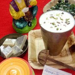 A picture of Traditional barfi waali Punjabi malai lassi.