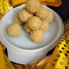 A picture of Saffron coconut laddu.