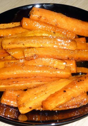 Mézes-fokhagymás sült répa recept fotója