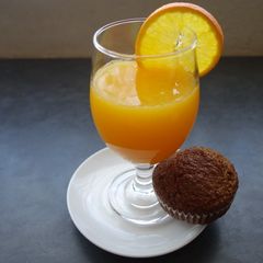 A picture of Orange and naartjie juice.
