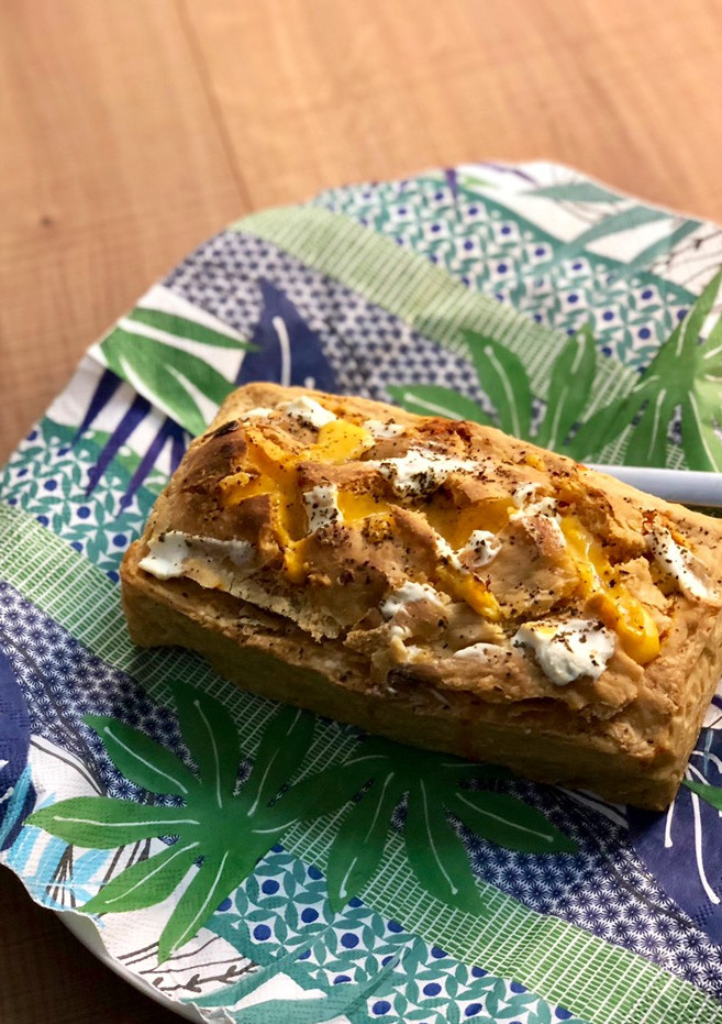 Una foto de Pan relleno de taquitos de jamón y quesos