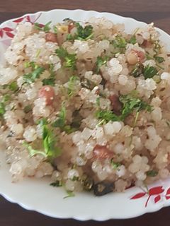 साबुदाणा खिचडी (sabudana khichadi recipe in marathi) रेसिपी चे मुख्य फोटो