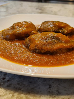 Una foto de Carrilleras ibéricas en salsa de boniato y pimientos