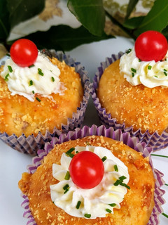 Una foto de Muffins de Jamón y Queso Navideños