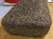 Una foto de pan de harina de linaza