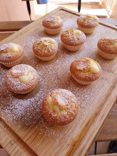 Una foto de Magdalenas de vainilla sin gluten rellenas de crema de limón
