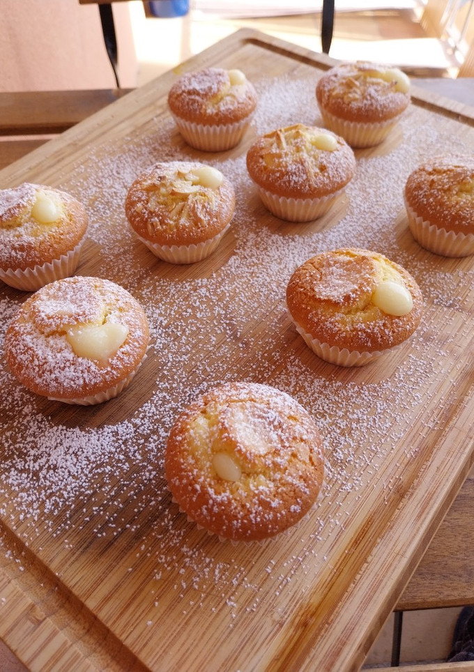 Una foto de Magdalenas de vainilla sin gluten rellenas de crema de limón