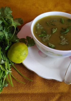 A picture of Coriander and lemon soup.