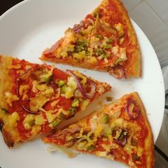 A picture of Chicken pizza.