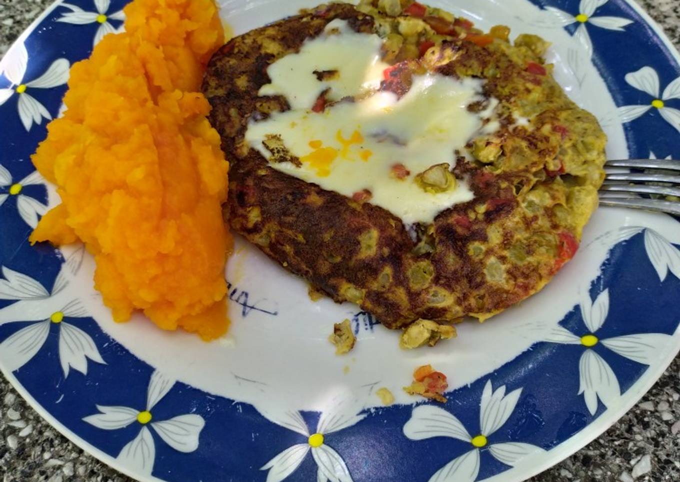 Tortilla de arvejas con puré de calabaza