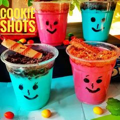 A picture of Cookie Cream Shots.