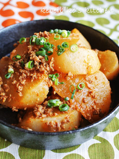 A picture of Korean Simmered Daikon Radish Soboro.
