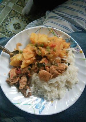 A picture of Peas,potatoes,beef stew.