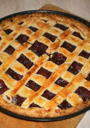 Meggyes pudingos rácsos pite recept fotója