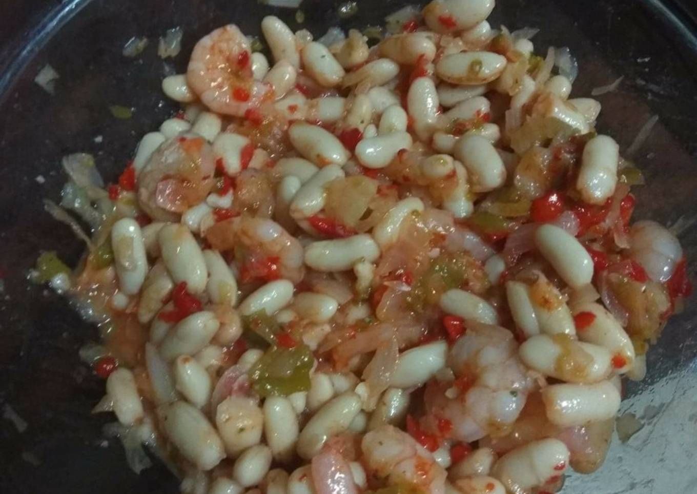 Salpicón de alubias blancas y langostinos con verdura asada