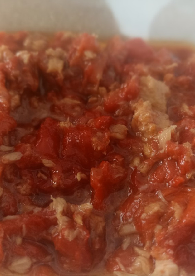 Una foto de Ensalada de pimientos y atún