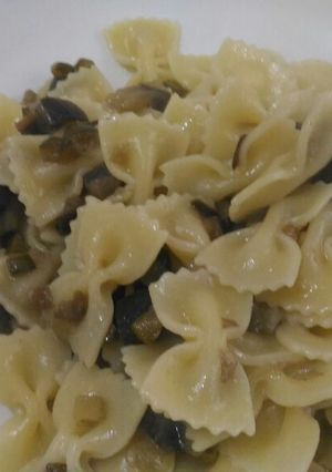 Foto di Farfalle con melanzane e zucchine
