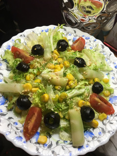 Una foto de Ensalada de espárragos con crema balsámica de manzana