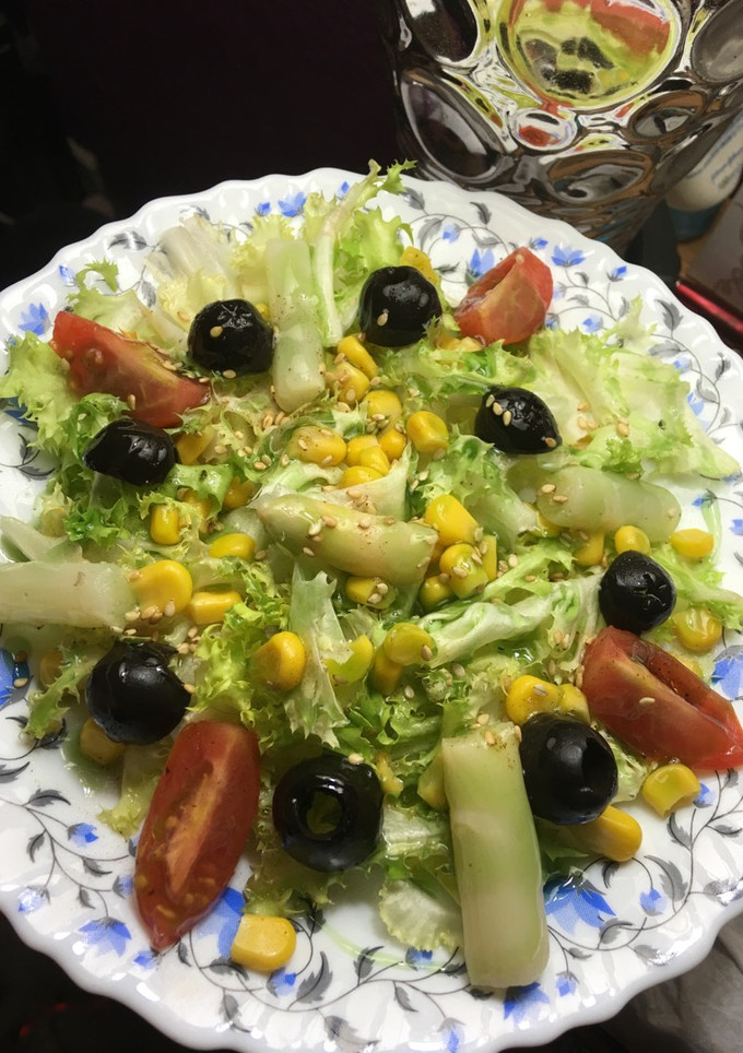 Una foto de Ensalada de espárragos con crema balsámica de manzana