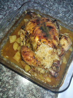 صورة لوصفة دجاجة محمرة في الفرن محشوة بالأرز🍗