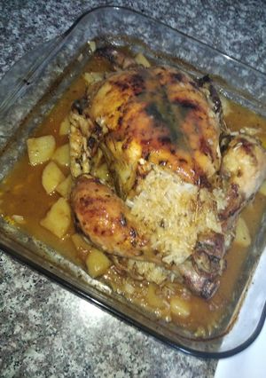 صورة لوصفة دجاجة محمرة في الفرن محشوة بالأرز🍗