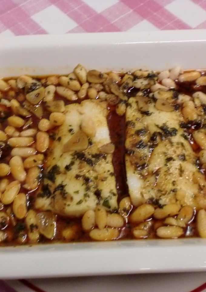Una foto de Bacalao a la "llaune" con judías blancas