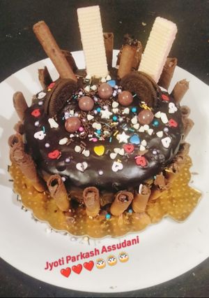 A picture of Chocolate cake 🎂🎂in pressure cooker (with fresh cream, maida, cocoa powder).