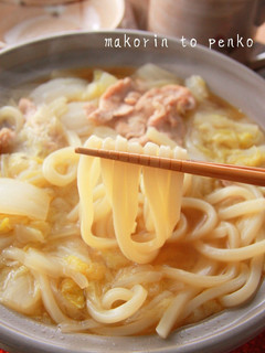 A picture of Delicious Udon Hot Pot with Tender Napa Cabbage and Pork.