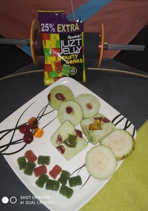 A picture of Guava ice cream with juzt jelly.
