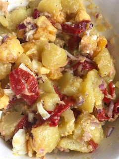 Una foto de Ensalada malagueña con atún