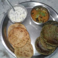 Bathua ki kachorii with aalu ki sbjii and raita A picture of Bathua ki kachorii with aalu ki sbjii and raita.