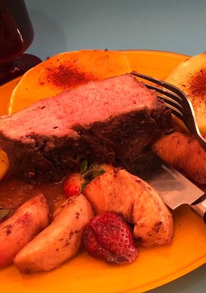 Una foto de #LaCocinaNosUneMi bife de chorizo (entrecot en España) al vino rojo y frutos de estación