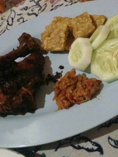Foto resep Ayam Gepuk n Sambal setan simple