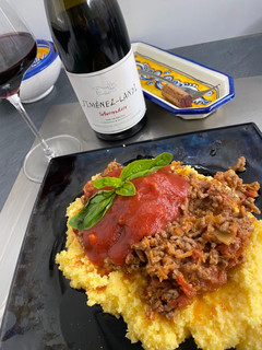 Una foto de Polenta con ragú de ternera