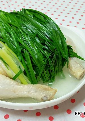 Hình của món Gà Luộc Ăn Cùng Hẹ 닭백숙.