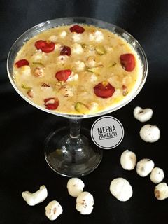 मखाना रबड़ी खीर (Makhana rabdi kheer recipe in hindi) रेसिपी मुख्य फोटो