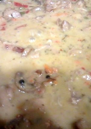 A picture of chicken ala king.