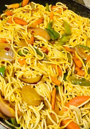 A picture of Chinese veg Hakka noodles with schezwan chutney.