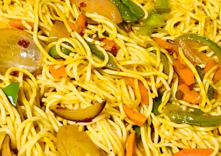 Easiest Way to Prepare Homemade Chinese veg Hakka noodles with schezwan chutney