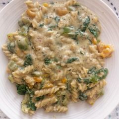 A picture of Spinach white sauce pasta.