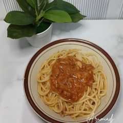 A picture of Spaghetti Tuna Bolognese.