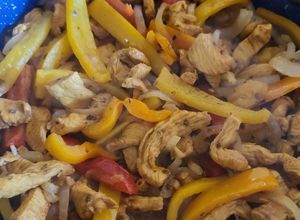 Una foto de Fajitas de pollo (con el marinado original de las fajitas)