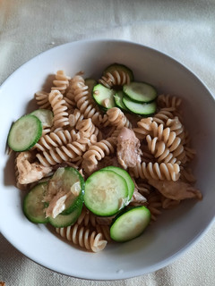 Foto di Pasta integrale con sgombro e zucchine