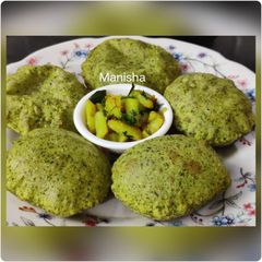 A picture of Methi Poori.